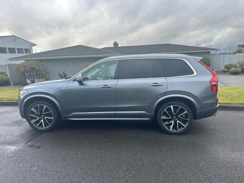 Gray 2019 Volvo XC90 Hybrid T8 Inscription
