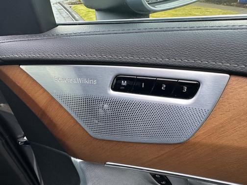 Gray 2019 Volvo XC90 Hybrid T8 Inscription
