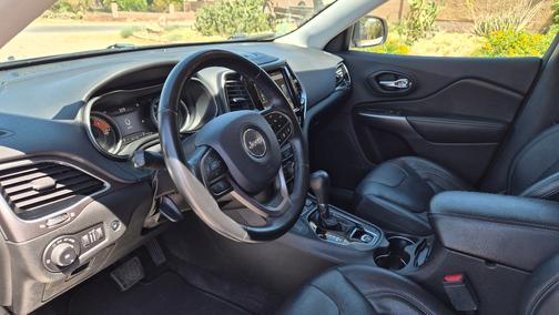 Silver 2019 Jeep Cherokee Limited