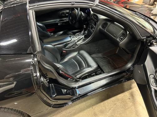 2001 Chevrolet Corvette Base