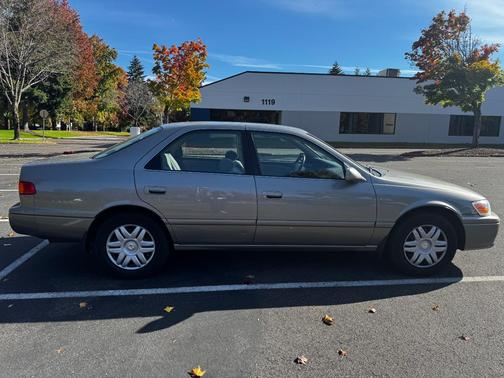 Gray 2000 Toyota Camry LE