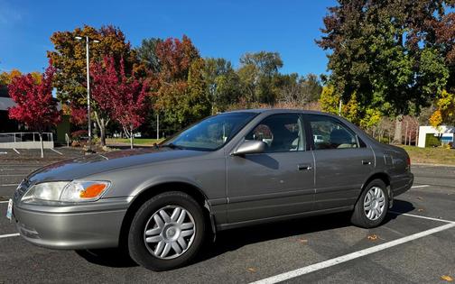 Gray 2000 Toyota Camry LE