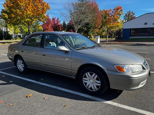 Gray 2000 Toyota Camry LE