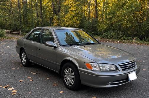 Gray 2000 Toyota Camry LE