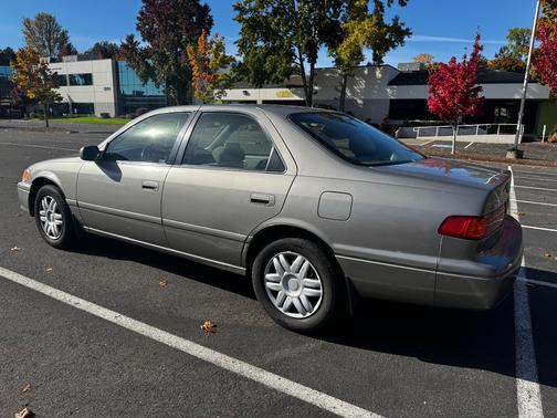Gray 2000 Toyota Camry LE
