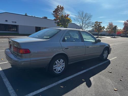Gray 2000 Toyota Camry LE