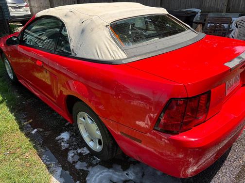 Red 2000 Ford Mustang Base