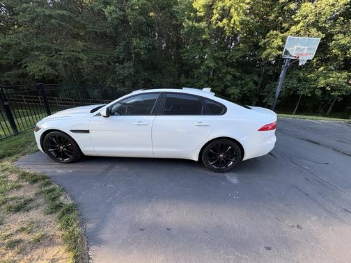 White 2016 Jaguar XF 35t Prestige