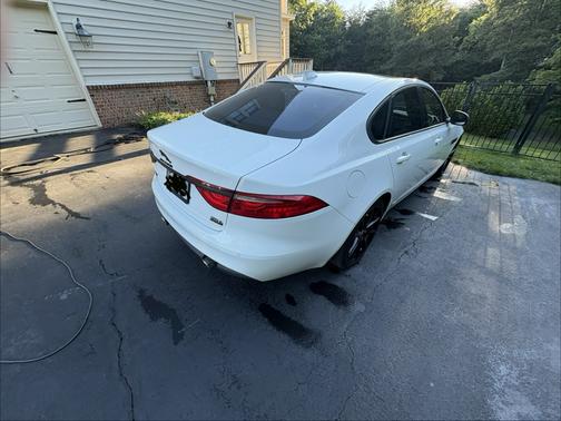 White 2016 Jaguar XF 35t Prestige
