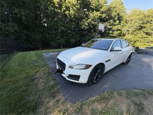 White 2016 Jaguar XF 35t Prestige