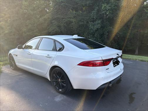 White 2016 Jaguar XF 35t Prestige