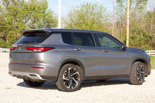 Gray 2022 Mitsubishi Outlander SE