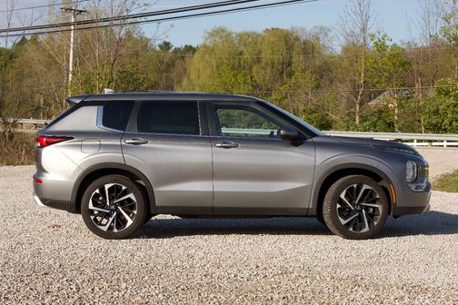 Gray 2022 Mitsubishi Outlander SE