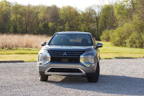 Gray 2022 Mitsubishi Outlander SE