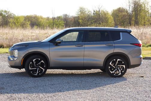 Gray 2022 Mitsubishi Outlander SE