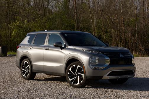 Gray 2022 Mitsubishi Outlander SE