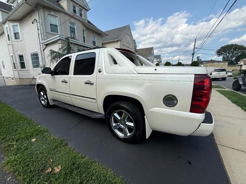 White 2013 Chevrolet Avalanche LTZ