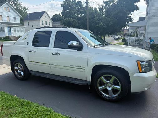 White 2013 Chevrolet Avalanche LTZ