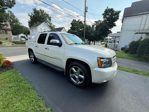 White 2013 Chevrolet Avalanche LTZ
