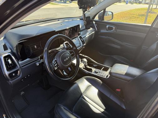 Black 2023 Kia Sorento S