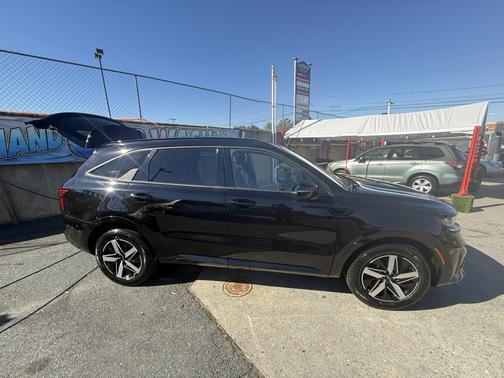 Black 2023 Kia Sorento S