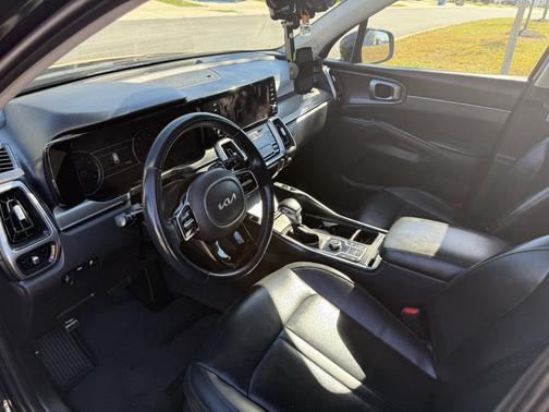 Black 2023 Kia Sorento S