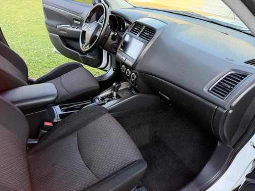 White 2019 Mitsubishi Outlander Sport 2.0 SE