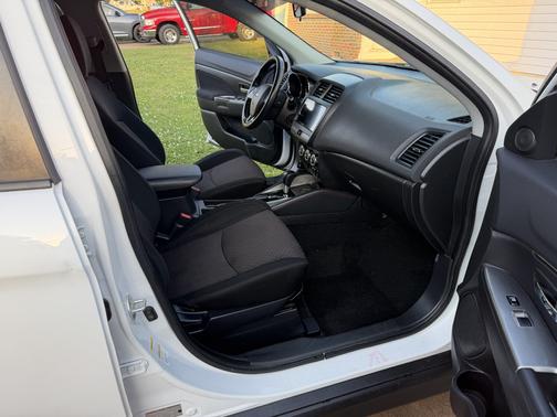 White 2019 Mitsubishi Outlander Sport 2.0 SE