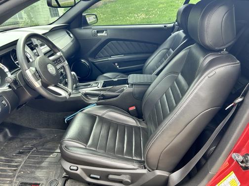 2013 Ford Mustang V6 Premium