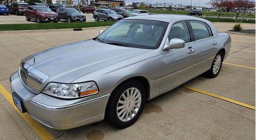 2003 Lincoln Town Car Signature