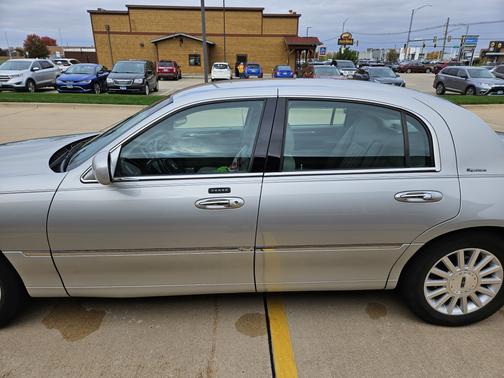2003 Lincoln Town Car Signature