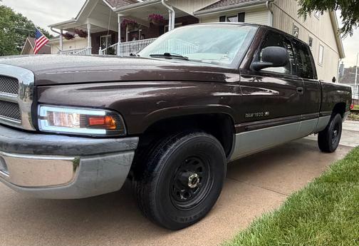 Brown 1998 Dodge Ram 1500 Quad Cab