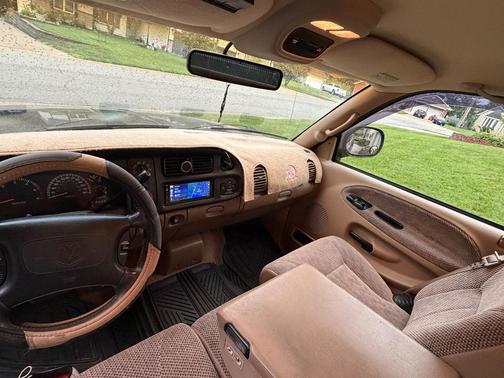 Brown 1998 Dodge Ram 1500 Quad Cab