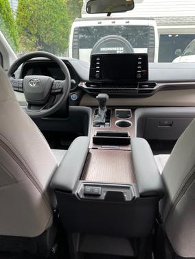 White 2022 Toyota Sienna LE