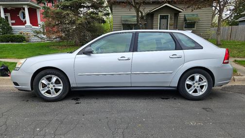 Silver 2005 Chevrolet Malibu Maxx LS