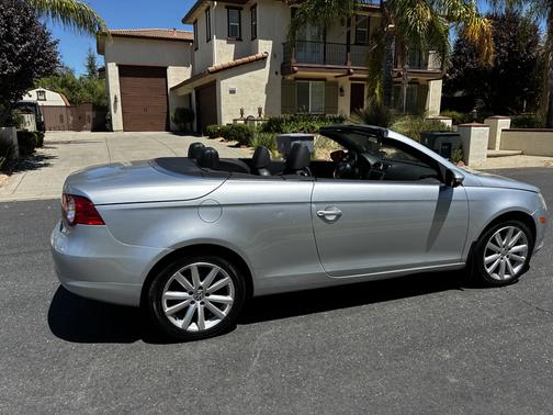 Silver 2010 Volkswagen Eos Komfort
