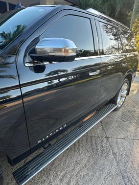 Black 2019 Ford Expedition Platinum