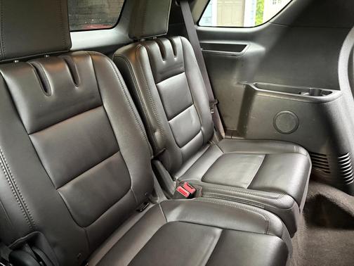 Red 2013 Ford Explorer XLT
