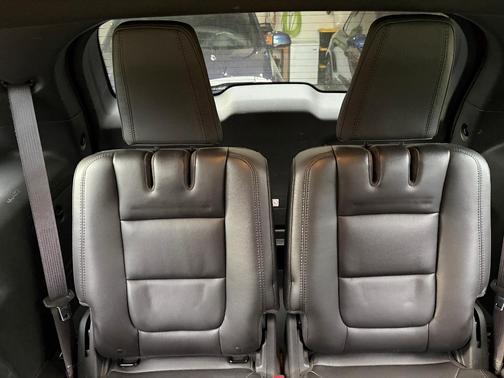 Red 2013 Ford Explorer XLT