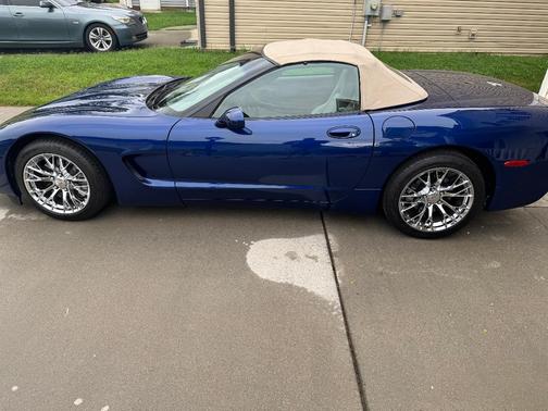 Blue 2004 Chevrolet Corvette Base