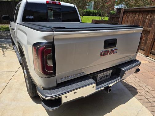 White 2017 GMC Sierra 1500 SLT
