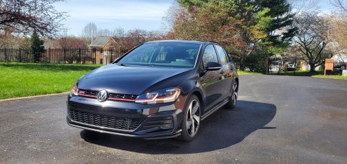 Photo 1 of 7 of 2020 Volkswagen Golf GTI 2.0T SE
