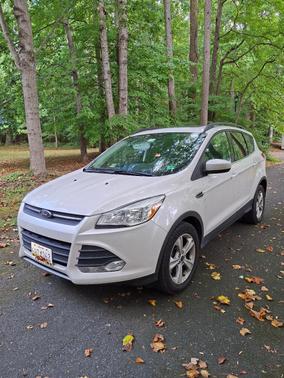 White 2014 Ford Escape SE