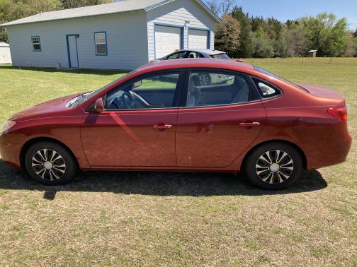 Red 2008 Hyundai ELANTRA SE