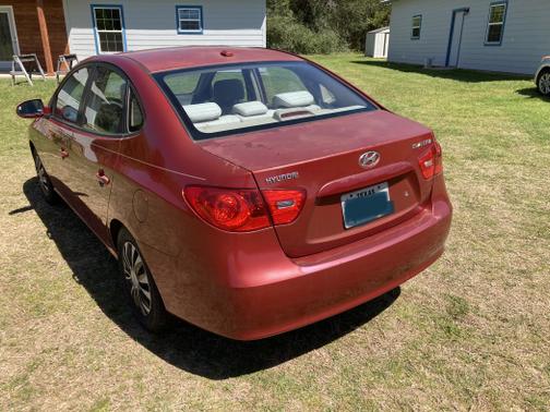 Red 2008 Hyundai ELANTRA SE