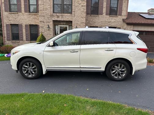 White 2015 INFINITI QX60 Base