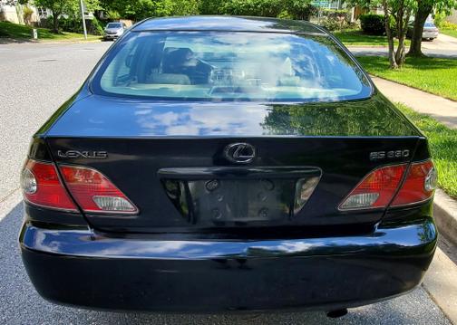 Black 2004 Lexus ES 330 Base