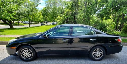 Black 2004 Lexus ES 330 Base