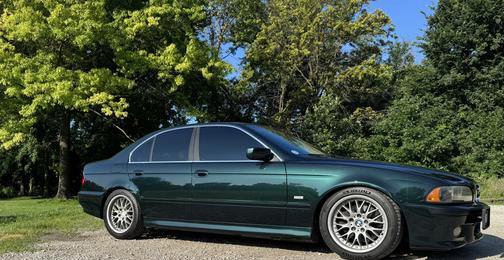 Green 2002 BMW 530 i