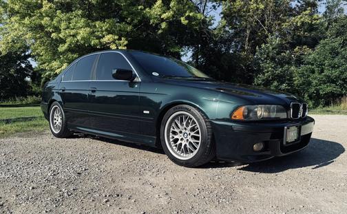 Green 2002 BMW 530 i